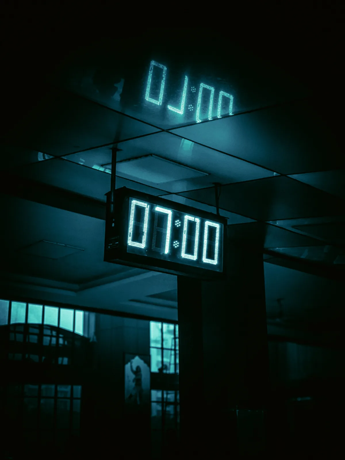 LED Gym Wall Timers vs Free Screen Timers: Which Does Your Gym Actually Need?